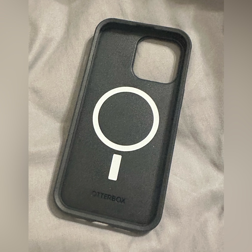 Otterbox iPhone 14 Pro Max case. Like new. Smoke free home.